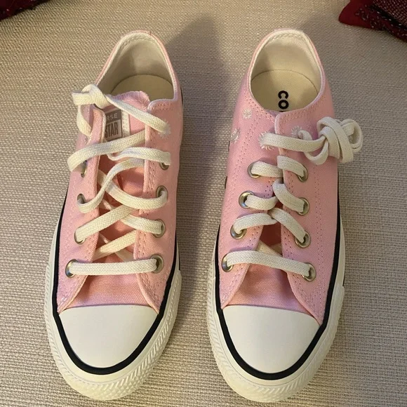 Converse | Shoes | Super Cute Pink Low Top Daisy Converse  display picture 3